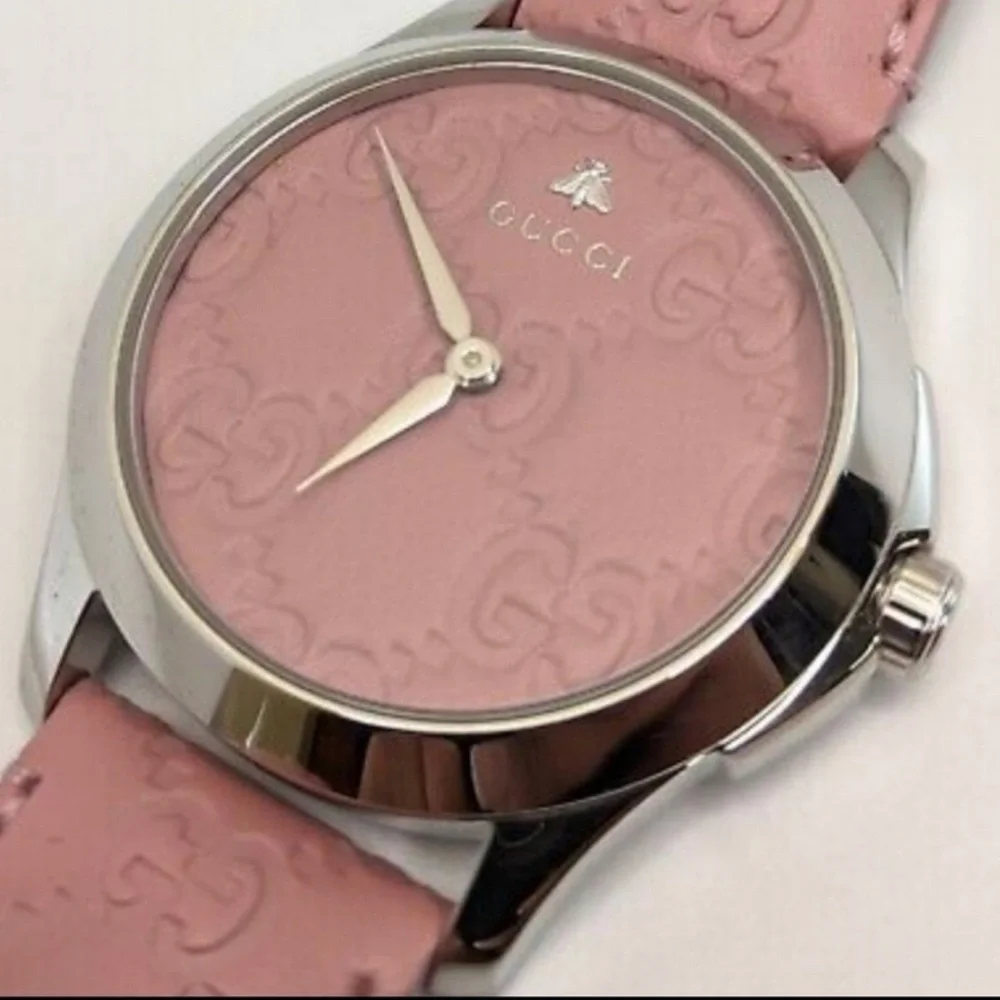 Gucci Luxury Watch Gorgeous! Swiss made and all leather!